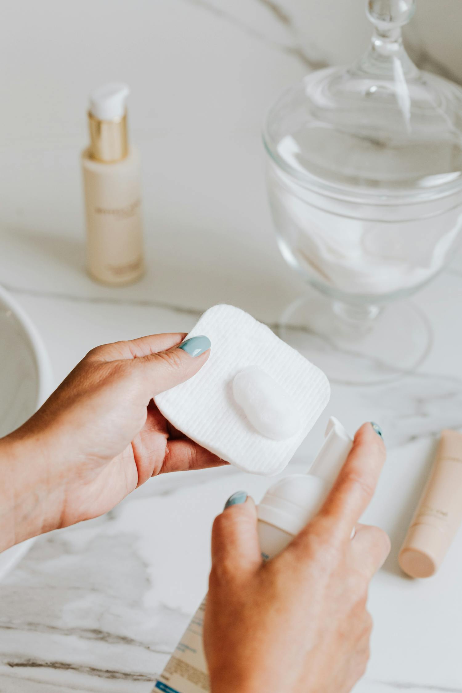 Organic Cotton Reusable Makeup Pads – 16 Pack with Wash Bag – view 4