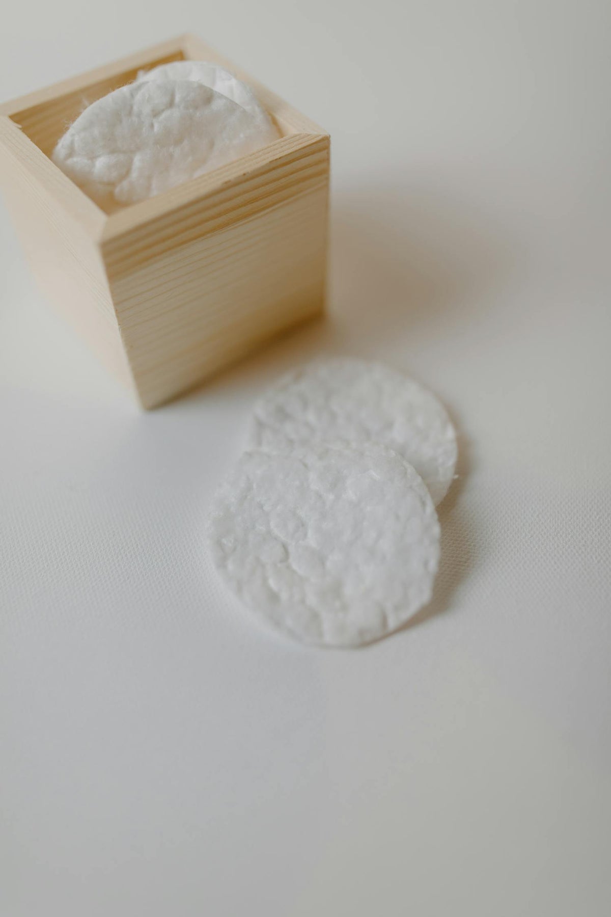 Organic Cotton Reusable Makeup Pads – 16 Pack with Wash Bag – Cream